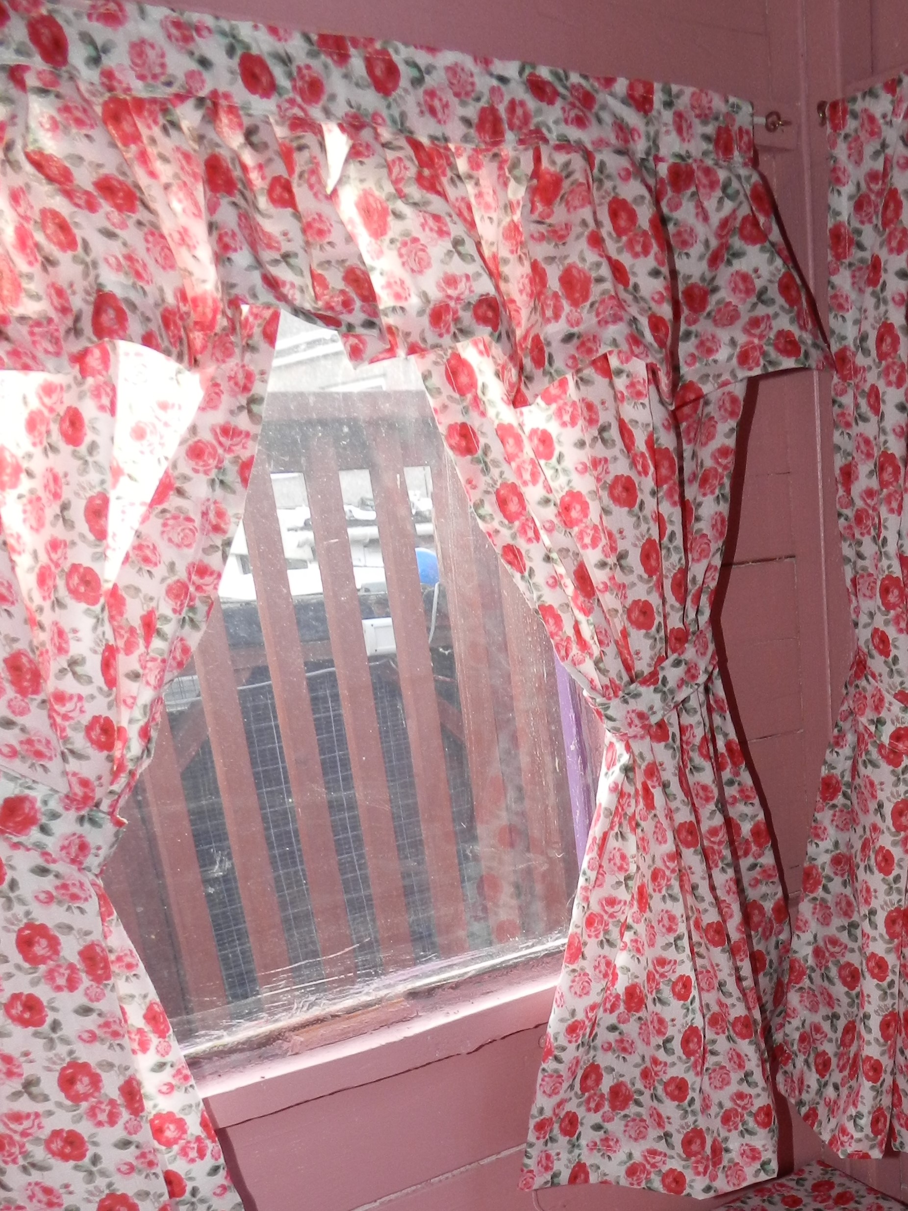Wendy House / Playhouse Curtains PINK ROSE on white Princess Tia Designs