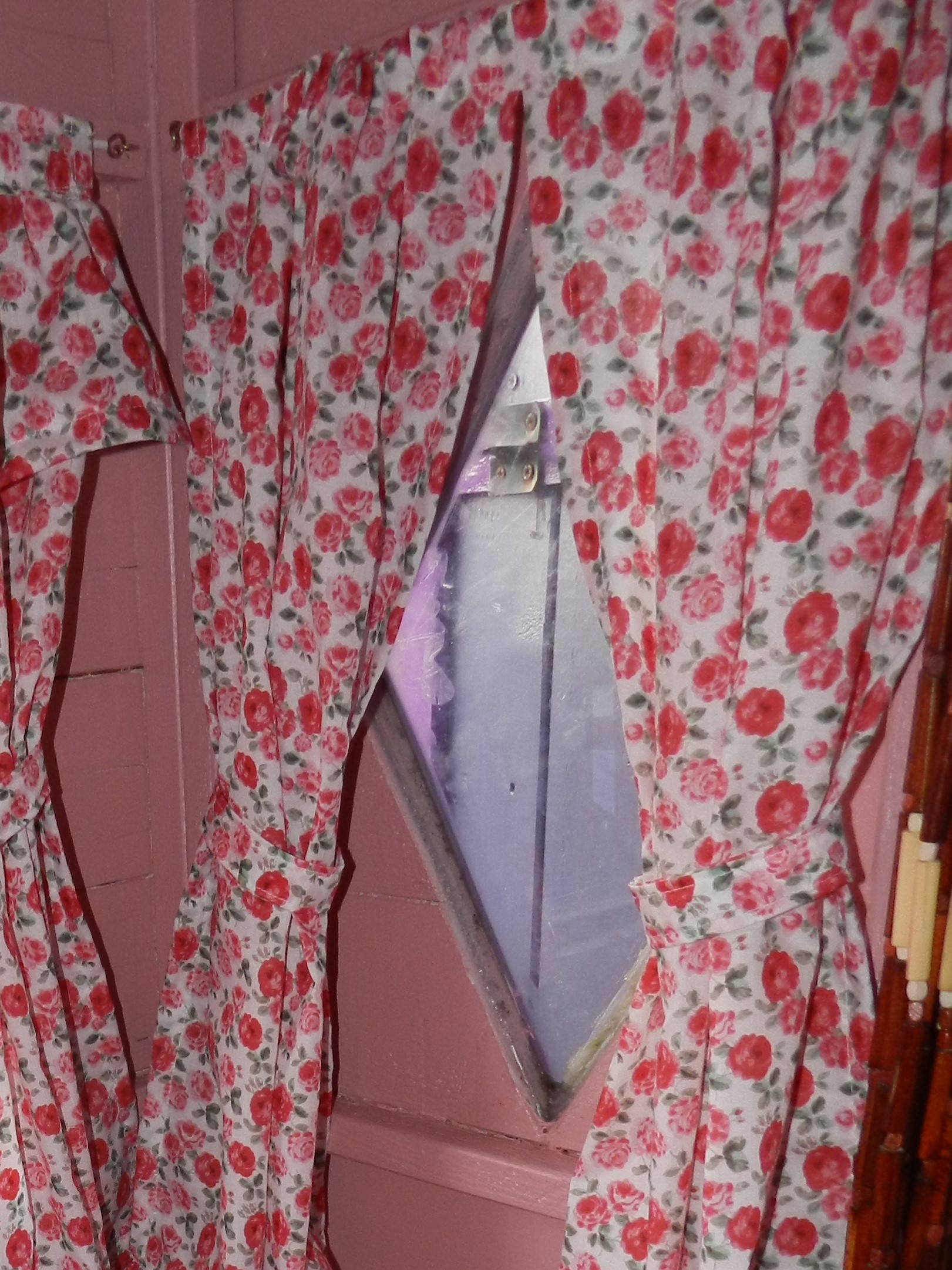 Wendy House / Playhouse Curtains PINK ROSE on white Princess Tia Designs